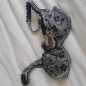 Chantelle embroidery bra